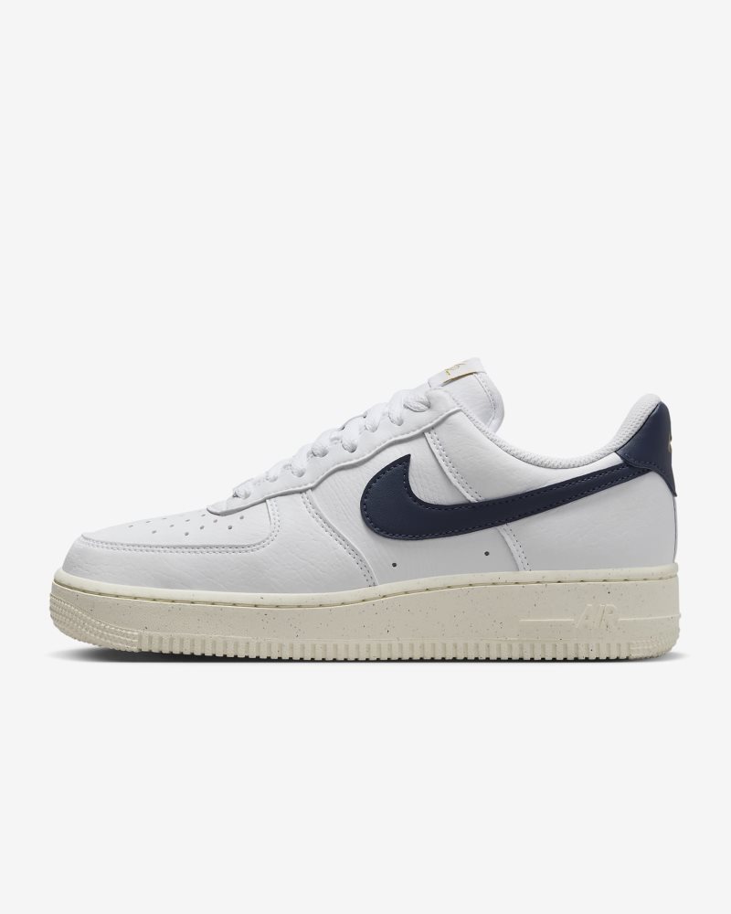 Nike Air Force 1 '07 Next Nature Weiß/Blasses Elfenbein/Metallic Gold/Obsidian