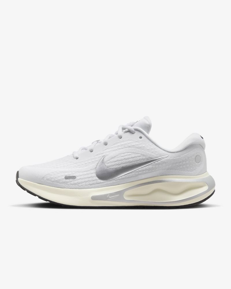 Nike Journey Run Weiß/Platinum Tint/Coconut Milk/MetallicSilber