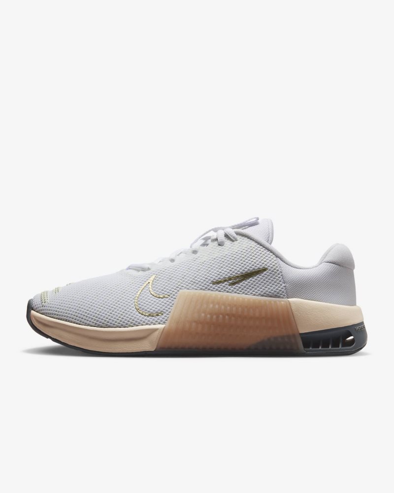 Nike Metcon 9 Weiß/Metallisches Goldkorn/Sanddrift/Weiß